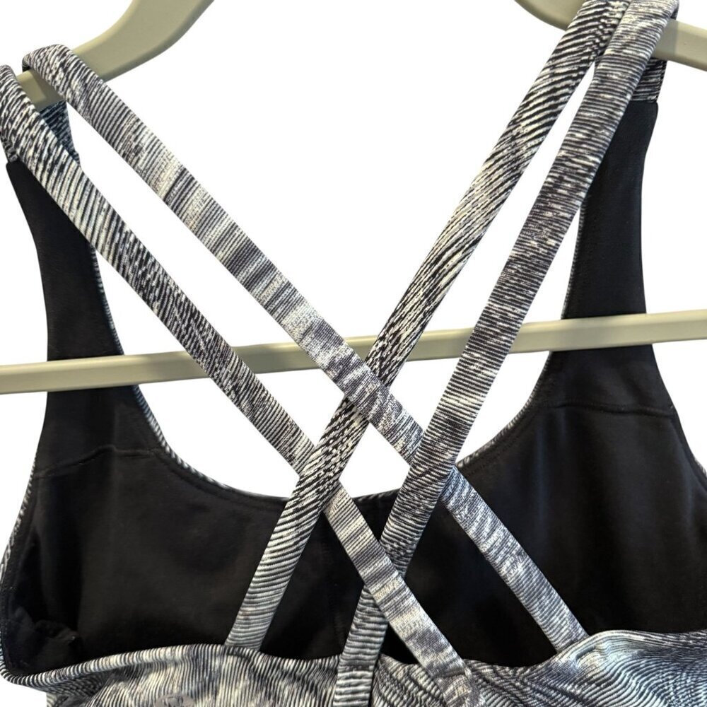 Lululemon Womens Size 6 Energy Stappy Sports Bra Black & White Abstract - Picture 6 of 6